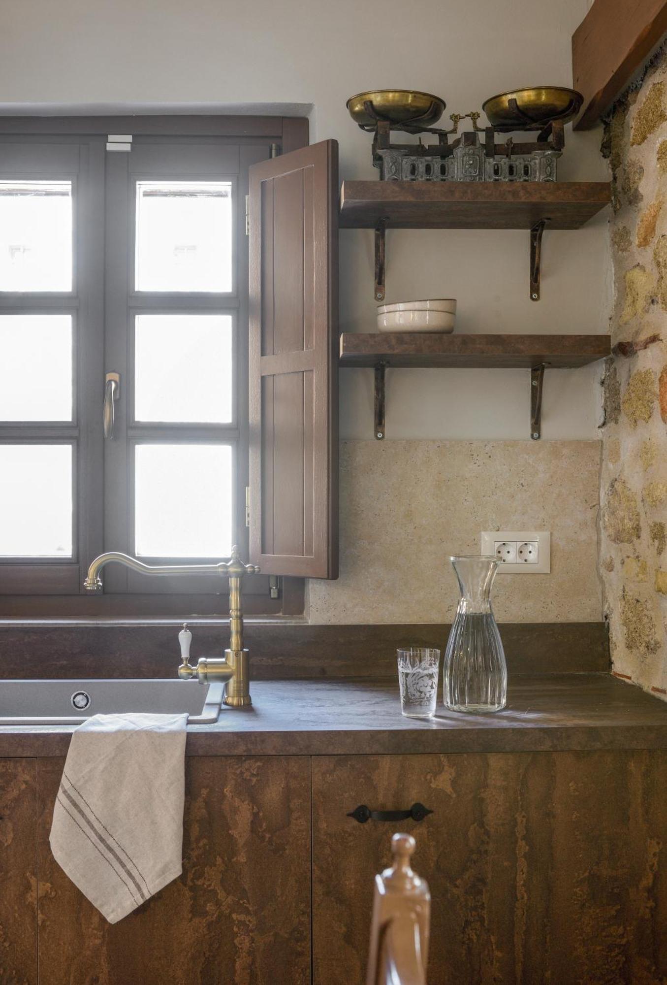 Spanish Knights Inn Rhodes City Room photo